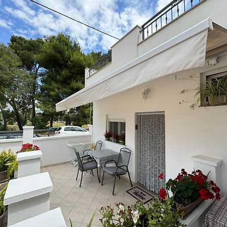 Studio Apartments With Terrace Near Sea - Angela'S Apartments Zára Kültér fotó