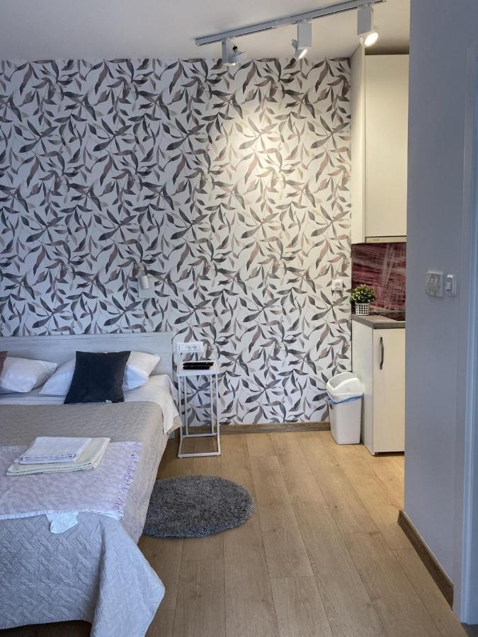 Studio Apartments With Terrace Near Sea - Angela'S Apartments Zára Kültér fotó