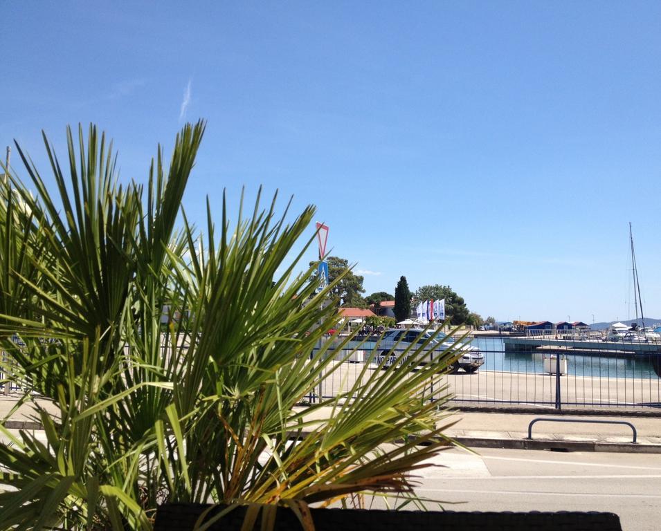 Studio Apartments With Terrace Near Sea - Angela'S Apartments Zára Kültér fotó