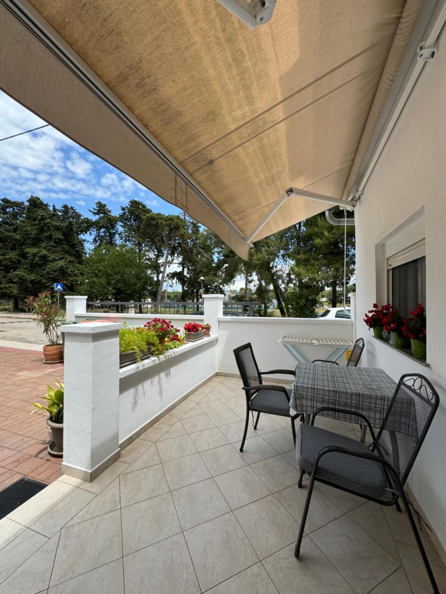 Studio Apartments With Terrace Near Sea - Angela'S Apartments Zára Kültér fotó